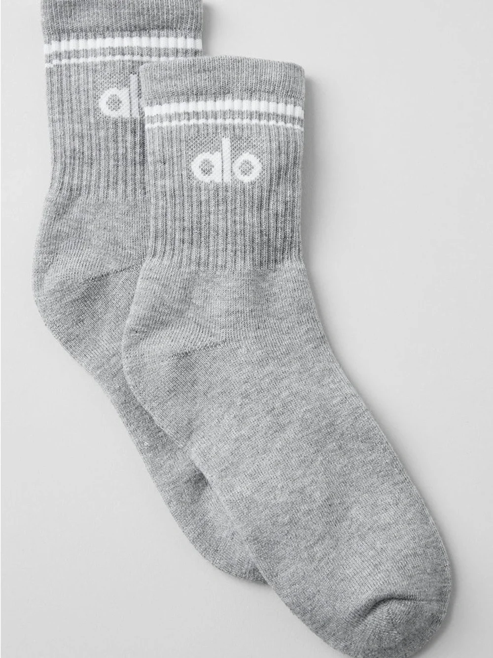 ALO Yoga Unisex Half-Crew Throwback Sock Athletic Heather Grey/White